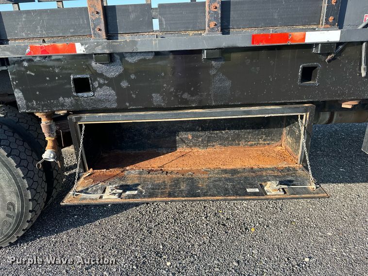 image for item KW9198 2003 GMC C7500  flatbed truck