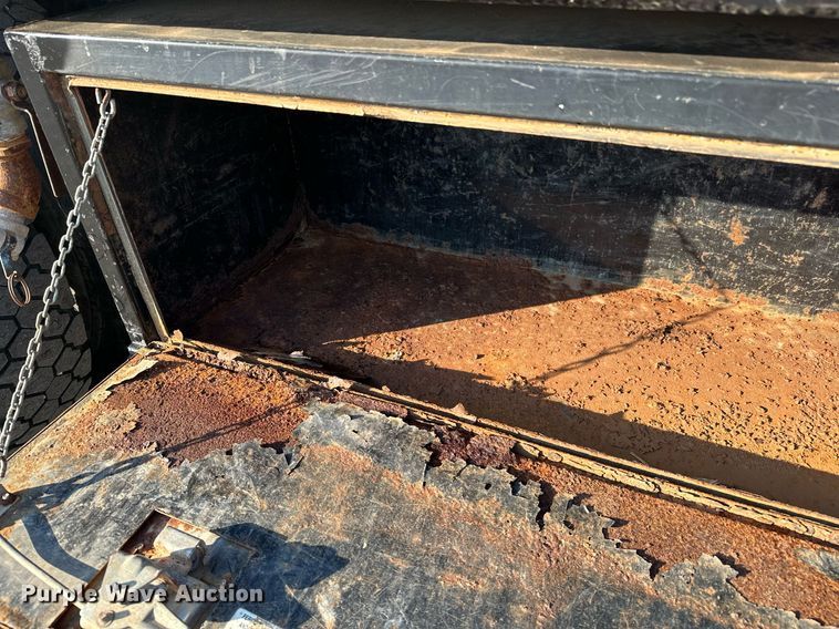 image for item KW9198 2003 GMC C7500  flatbed truck