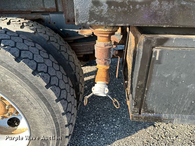 image for item KW9198 2003 GMC C7500  flatbed truck