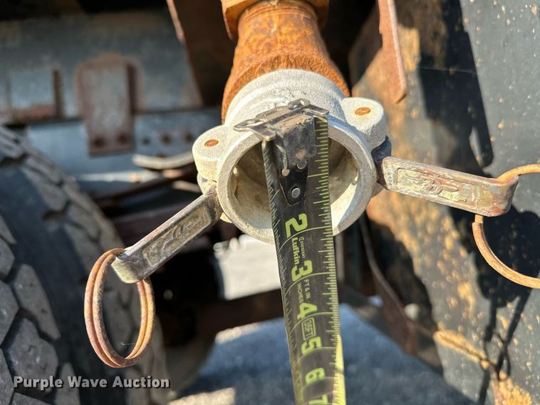 image for item KW9198 2003 GMC C7500  flatbed truck