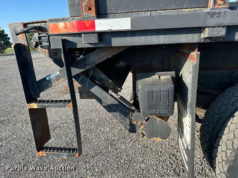 image for item KW9198 2003 GMC C7500  flatbed truck