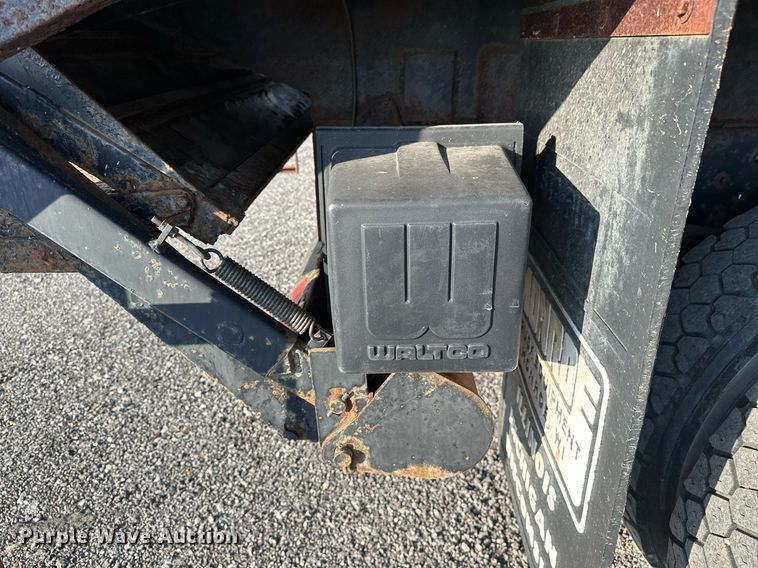 image for item KW9198 2003 GMC C7500  flatbed truck