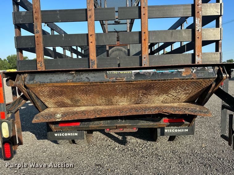 image for item KW9198 2003 GMC C7500  flatbed truck