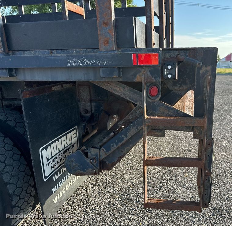 image for item KW9198 2003 GMC C7500  flatbed truck