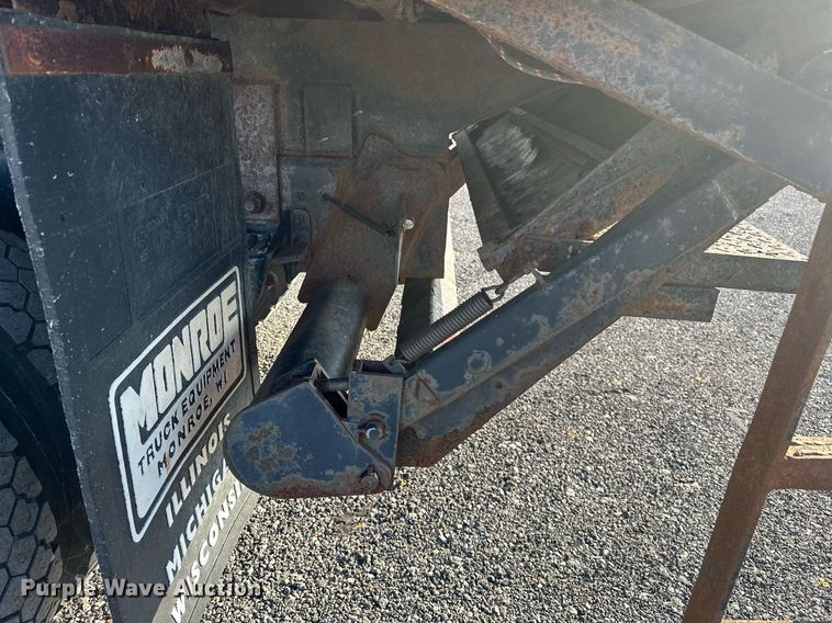 image for item KW9198 2003 GMC C7500  flatbed truck