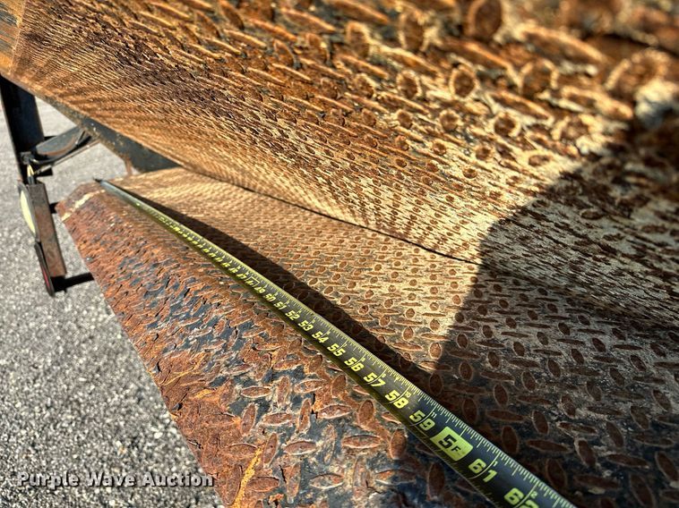 image for item KW9198 2003 GMC C7500  flatbed truck