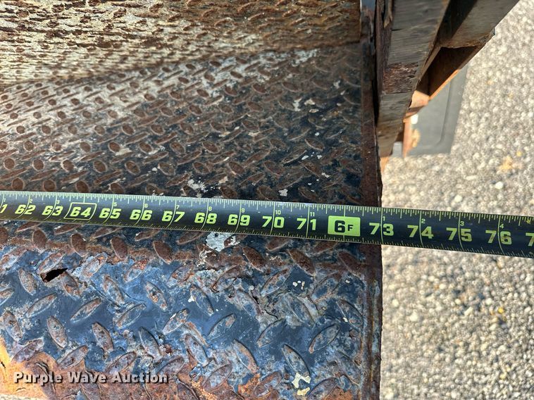 image for item KW9198 2003 GMC C7500  flatbed truck