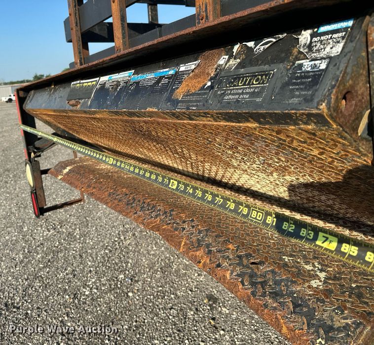 image for item KW9198 2003 GMC C7500  flatbed truck