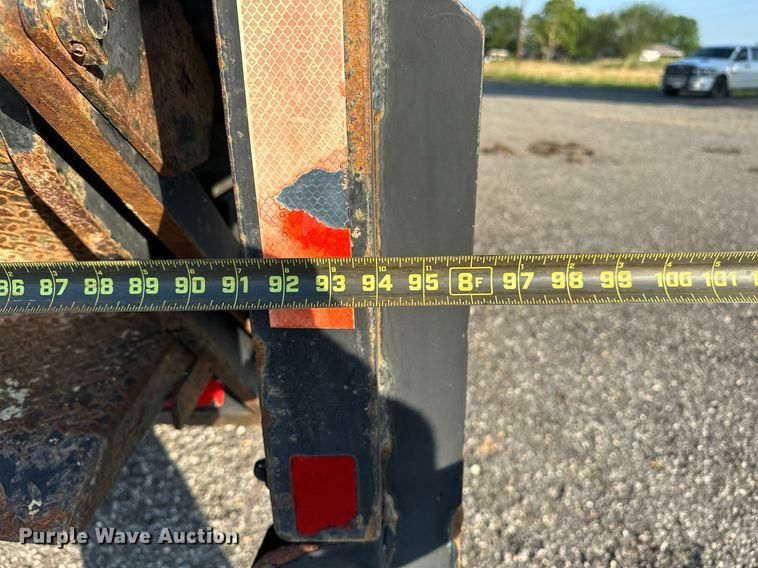 image for item KW9198 2003 GMC C7500  flatbed truck