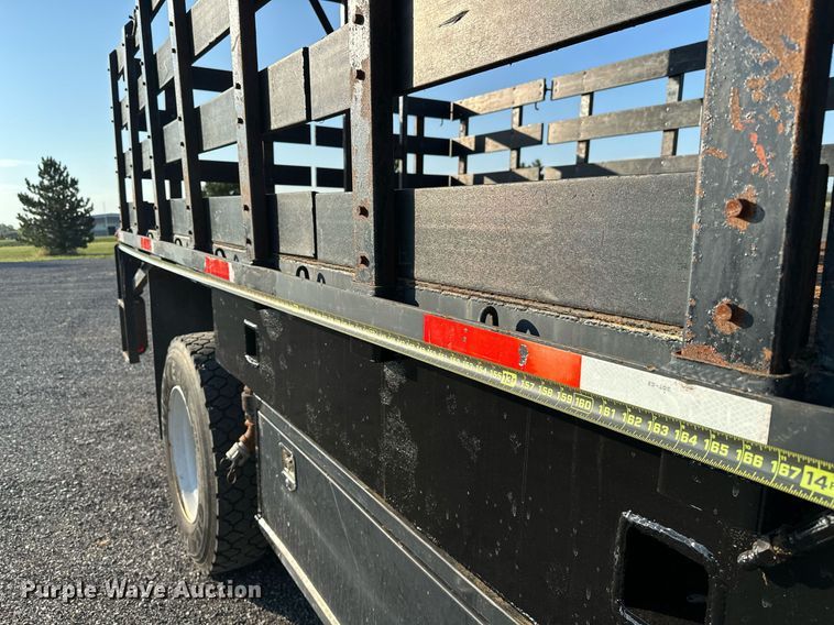 image for item KW9198 2003 GMC C7500  flatbed truck