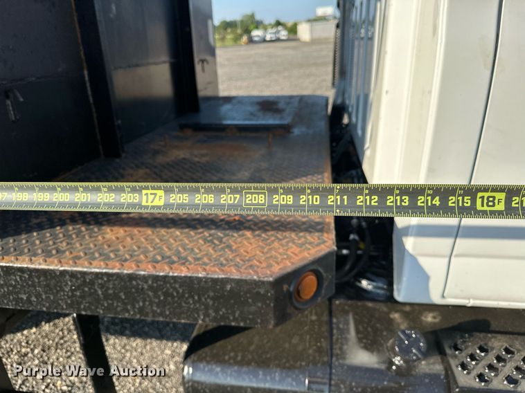 image for item KW9198 2003 GMC C7500  flatbed truck