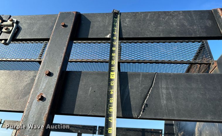 image for item KW9198 2003 GMC C7500  flatbed truck