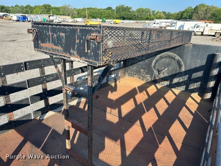 image for item KW9198 2003 GMC C7500  flatbed truck