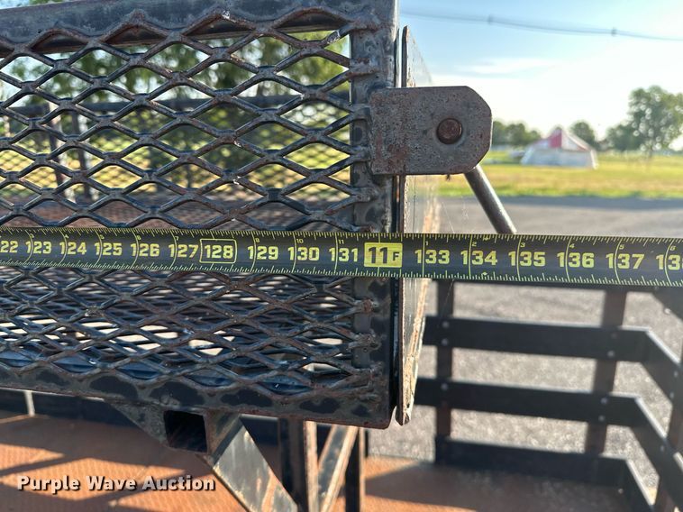 image for item KW9198 2003 GMC C7500  flatbed truck