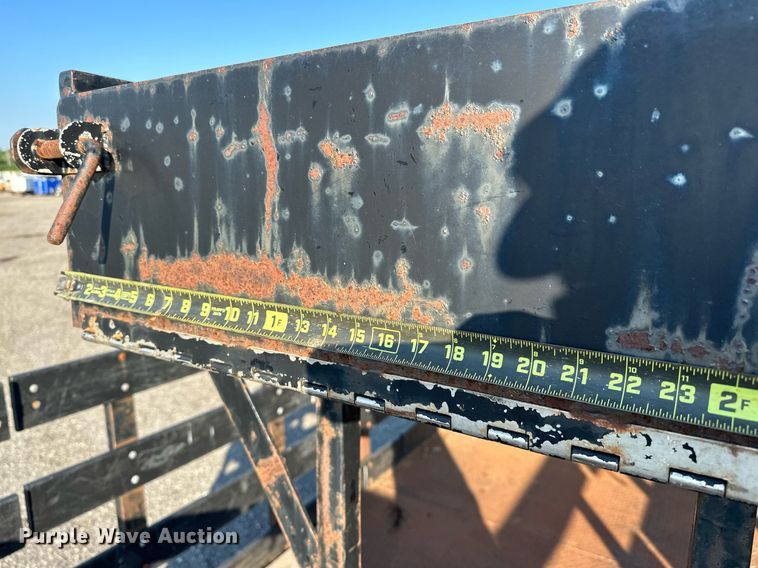 image for item KW9198 2003 GMC C7500  flatbed truck