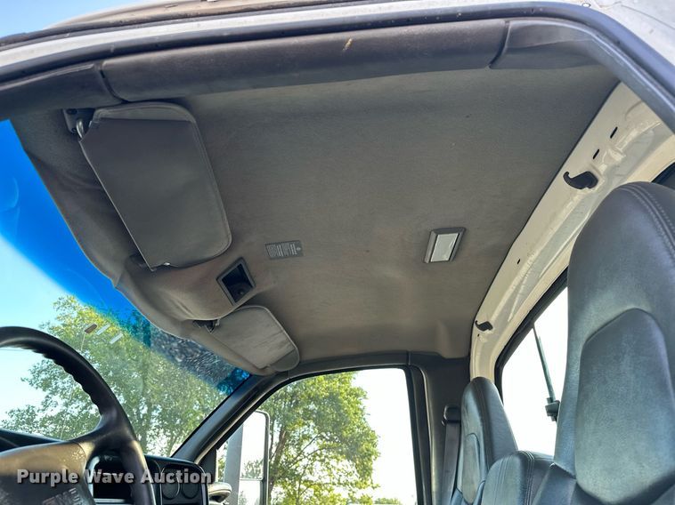 image for item KW9198 2003 GMC C7500  flatbed truck