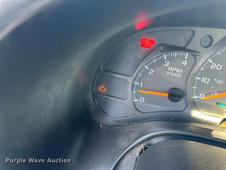 image for item KW9198 2003 GMC C7500  flatbed truck