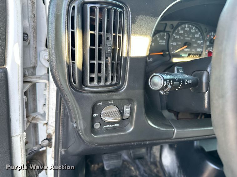 image for item KW9198 2003 GMC C7500  flatbed truck