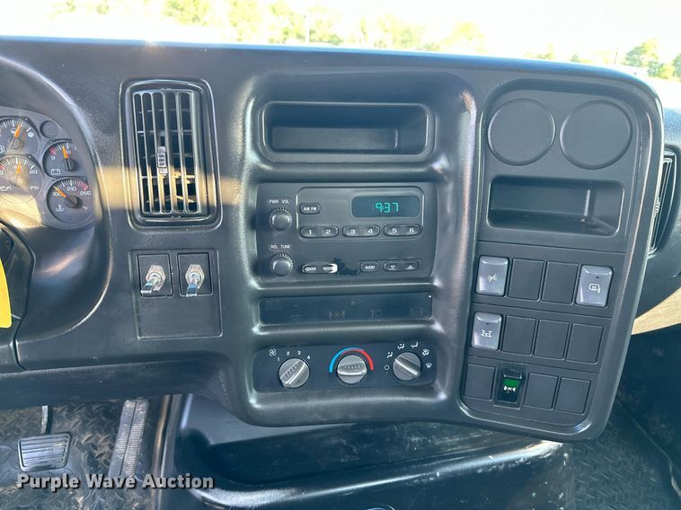 image for item KW9198 2003 GMC C7500  flatbed truck