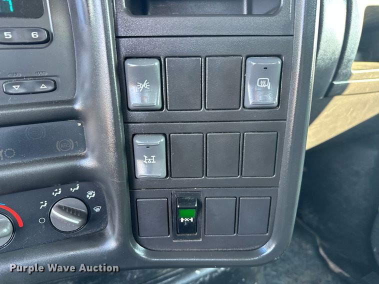 image for item KW9198 2003 GMC C7500  flatbed truck