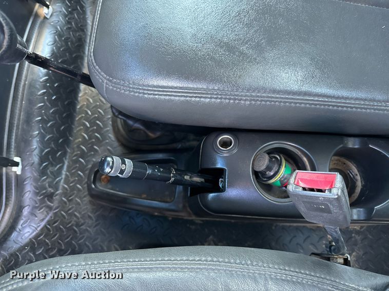 image for item KW9198 2003 GMC C7500  flatbed truck