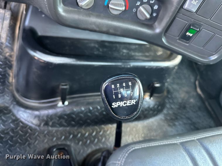 image for item KW9198 2003 GMC C7500  flatbed truck