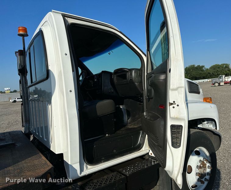 image for item KW9198 2003 GMC C7500  flatbed truck