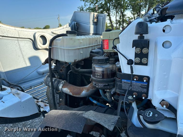 image for item KW9198 2003 GMC C7500  flatbed truck