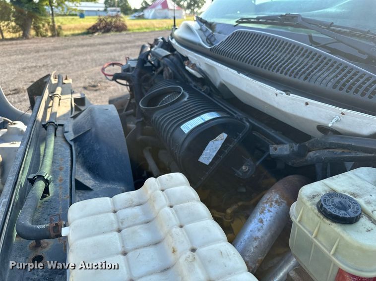 image for item KW9198 2003 GMC C7500  flatbed truck