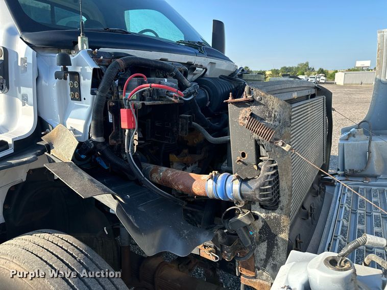 image for item KW9198 2003 GMC C7500  flatbed truck