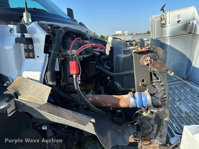 image for item KW9198 2003 GMC C7500  flatbed truck