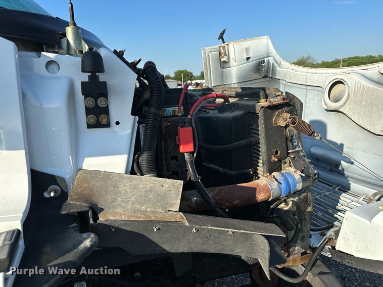 image for item KW9198 2003 GMC C7500  flatbed truck