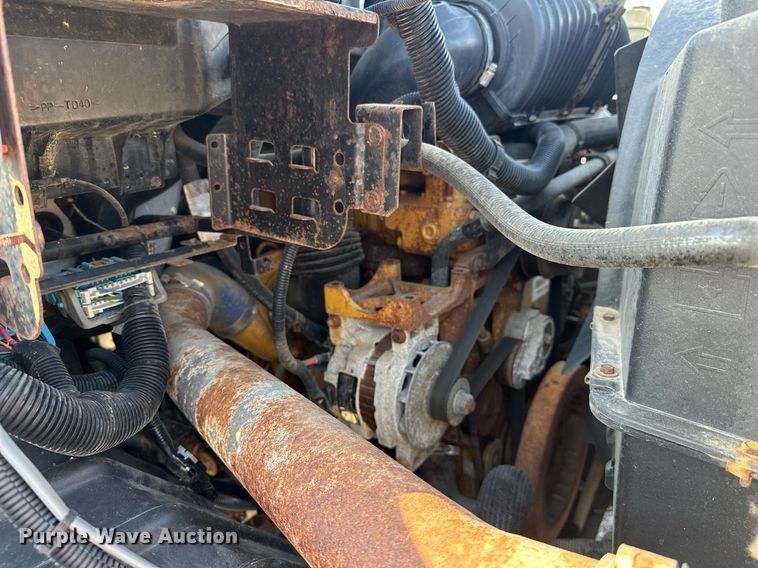 image for item KW9198 2003 GMC C7500  flatbed truck