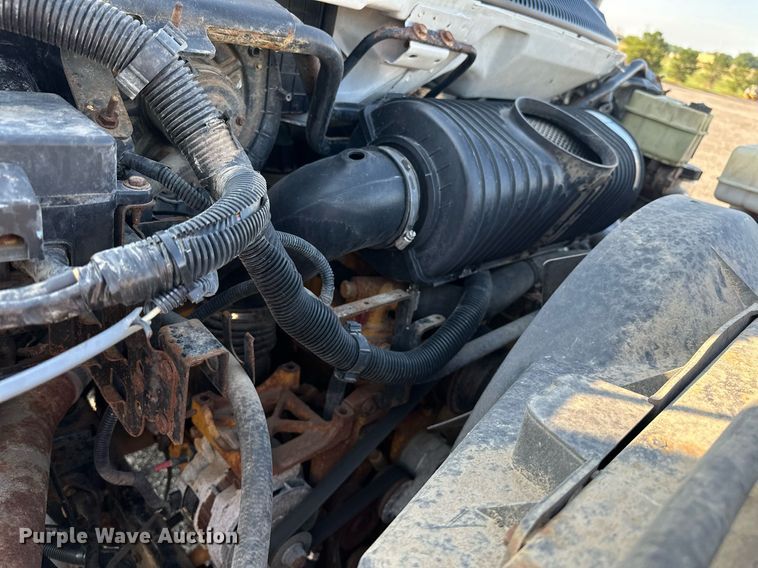 image for item KW9198 2003 GMC C7500  flatbed truck