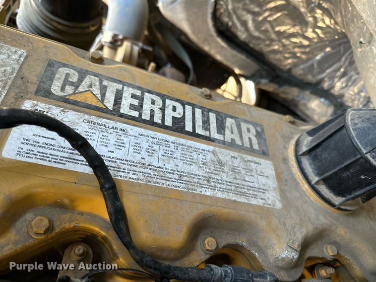 image for item KW9198 2003 GMC C7500  flatbed truck