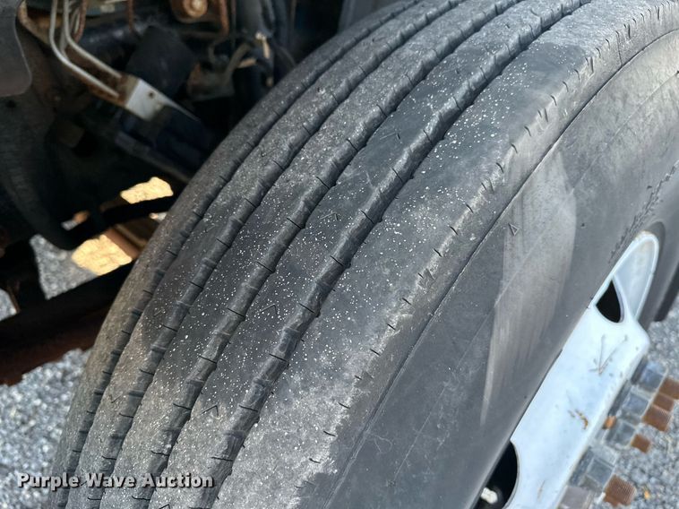 image for item KW9198 2003 GMC C7500  flatbed truck