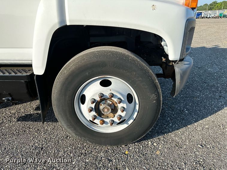 image for item KW9198 2003 GMC C7500  flatbed truck