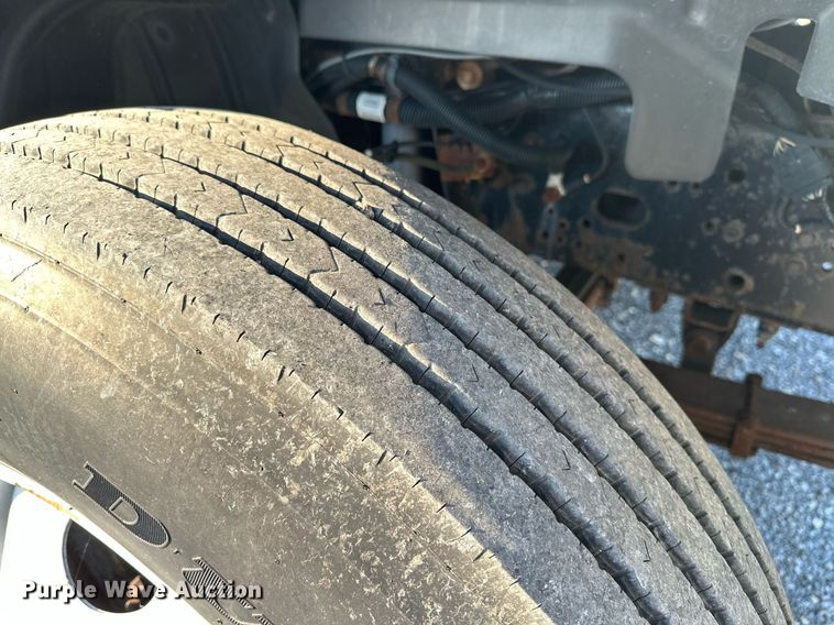 image for item KW9198 2003 GMC C7500  flatbed truck