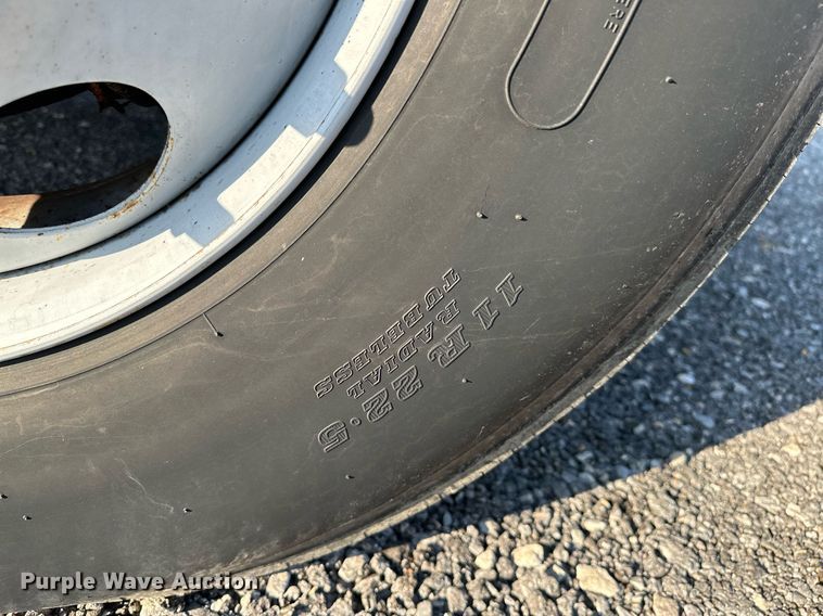 image for item KW9198 2003 GMC C7500  flatbed truck