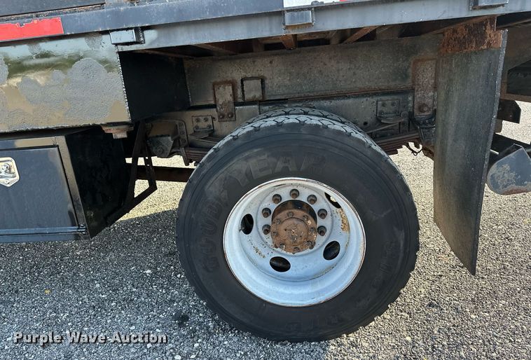 image for item KW9198 2003 GMC C7500  flatbed truck