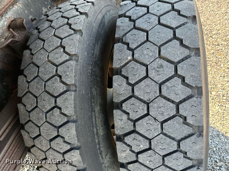 image for item KW9198 2003 GMC C7500  flatbed truck