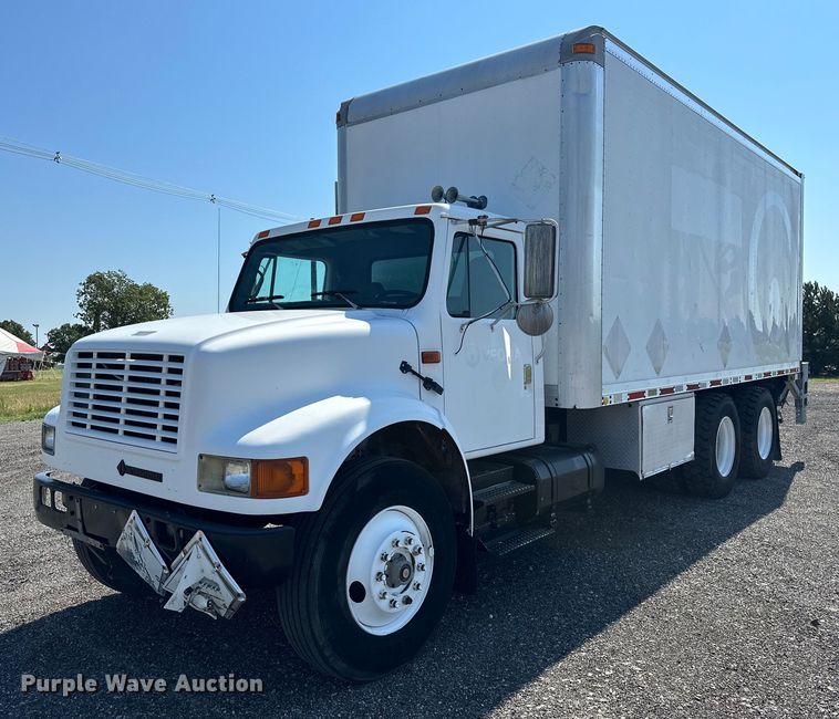 image for item KW9202 1993 International  4900 box truck