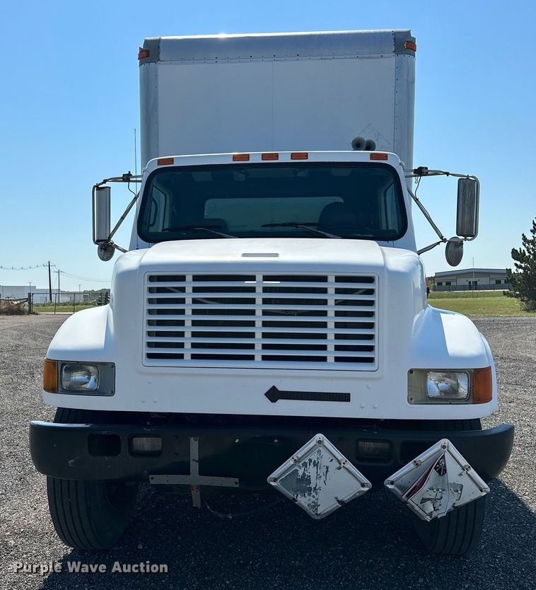 image for item KW9202 1993 International  4900 box truck