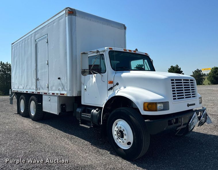 image for item KW9202 1993 International  4900 box truck