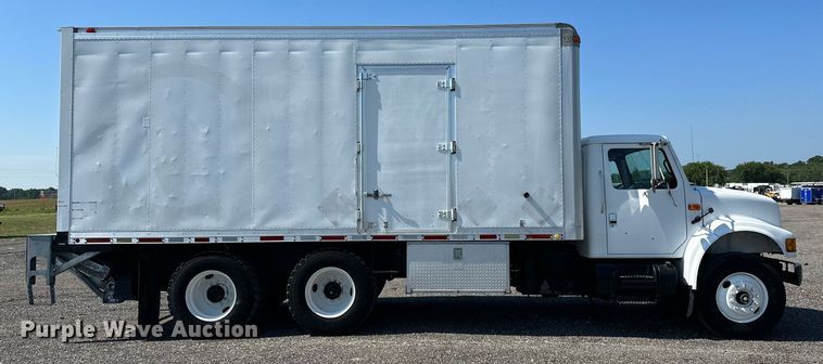image for item KW9202 1993 International  4900 box truck
