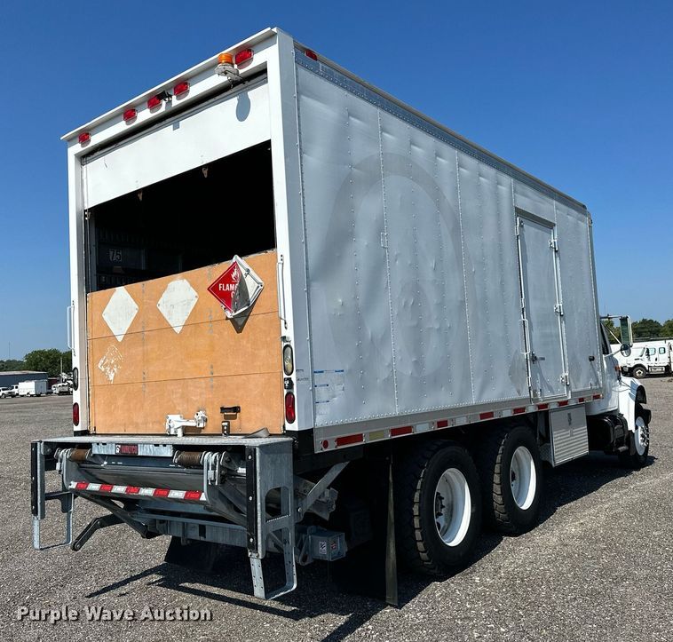 image for item KW9202 1993 International  4900 box truck