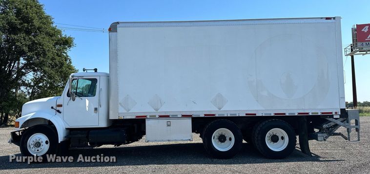 image for item KW9202 1993 International  4900 box truck