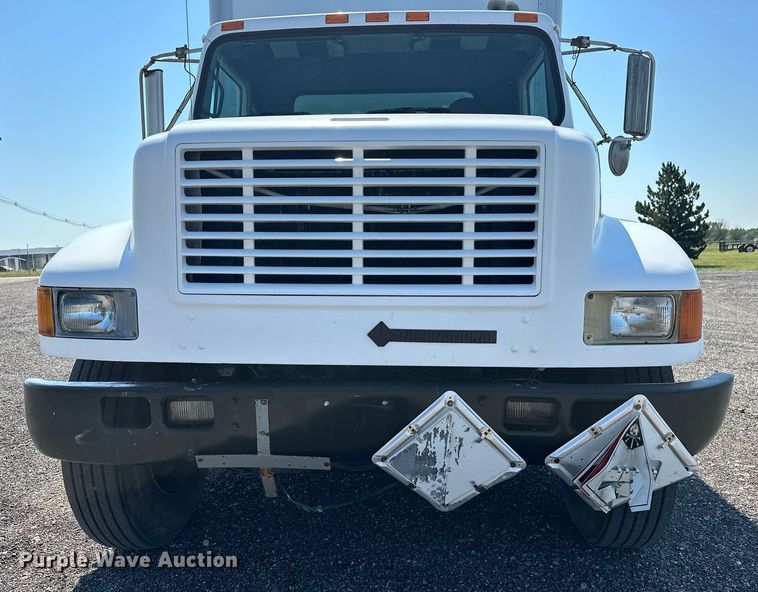 image for item KW9202 1993 International  4900 box truck