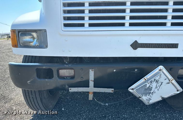 image for item KW9202 1993 International  4900 box truck