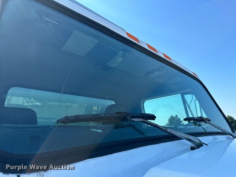 image for item KW9202 1993 International  4900 box truck